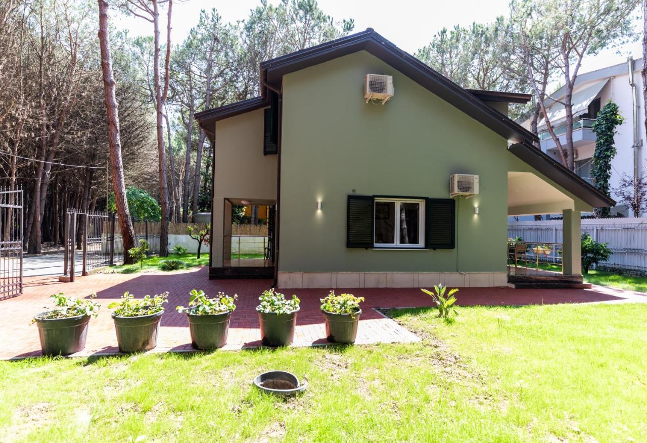 Forest Cottage - Middle Of Forest & Near The Beach Golem  Exterior photo