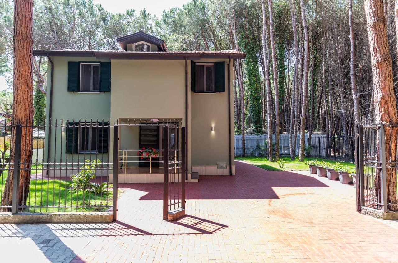 Forest Cottage - Middle Of Forest & Near The Beach Golem  Exterior photo