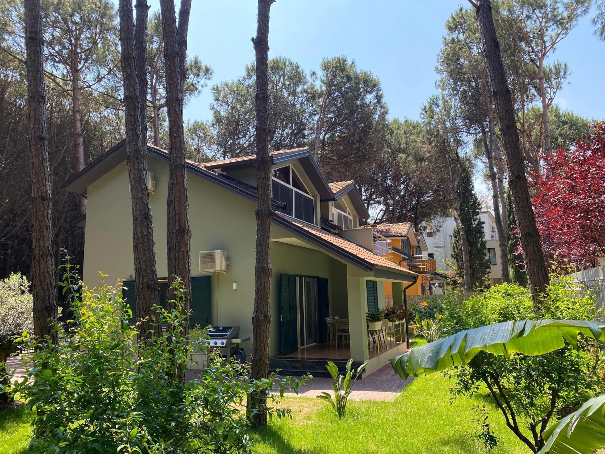 Forest Cottage - Middle Of Forest & Near The Beach Golem  Exterior photo